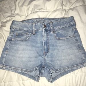 American eagle women’s high rise shorts